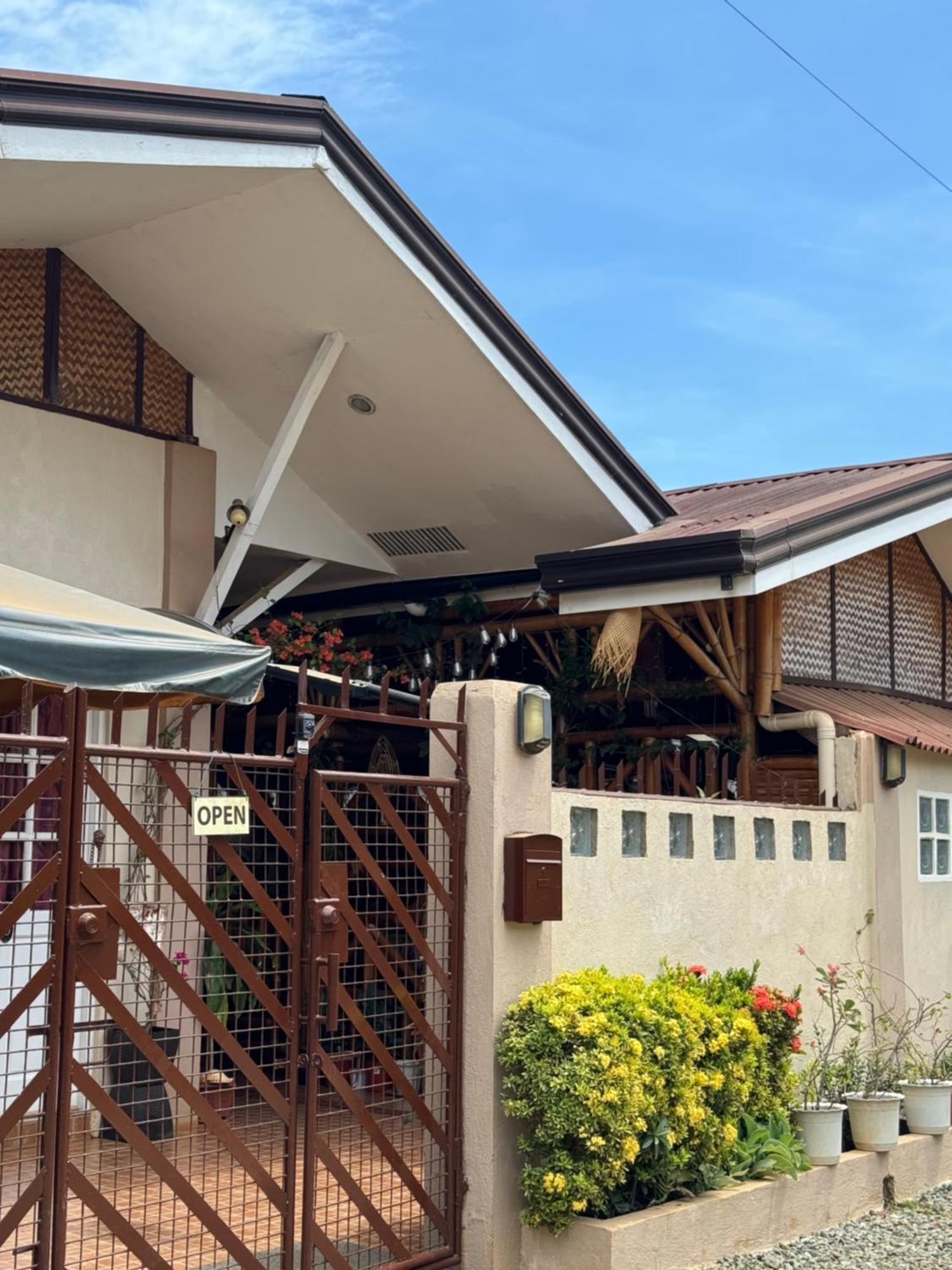 Villa Skanderbeg Guest House Пуэрто-Принцеса Экстерьер фото